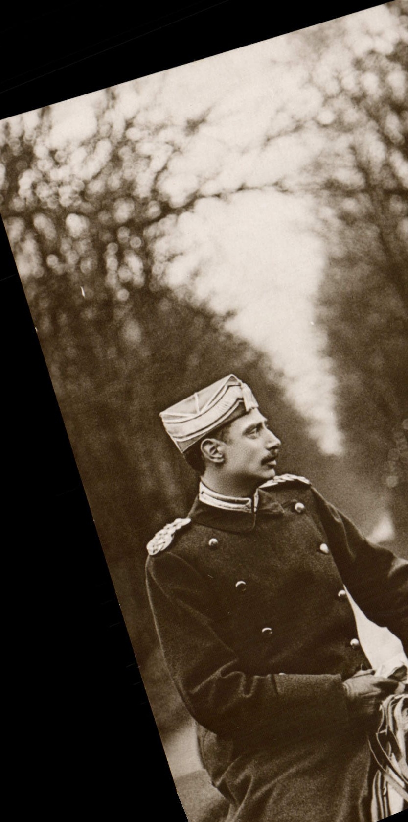 Soldat en uniforme — portrait en extérieur — CPAPHIL n° A