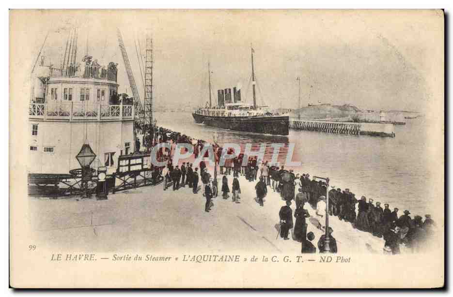 CPA Bateau Paquebot Le Havre Sortie du steamer L'Aquitaine de la CGT 