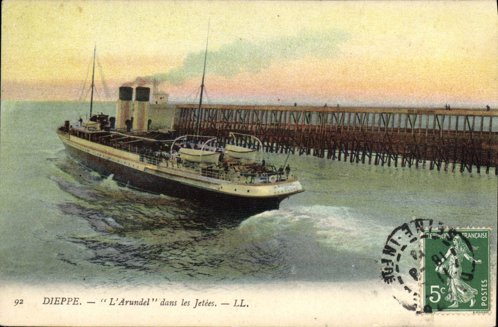 Dieppe — L'Arundel dans les Jetées — LL.