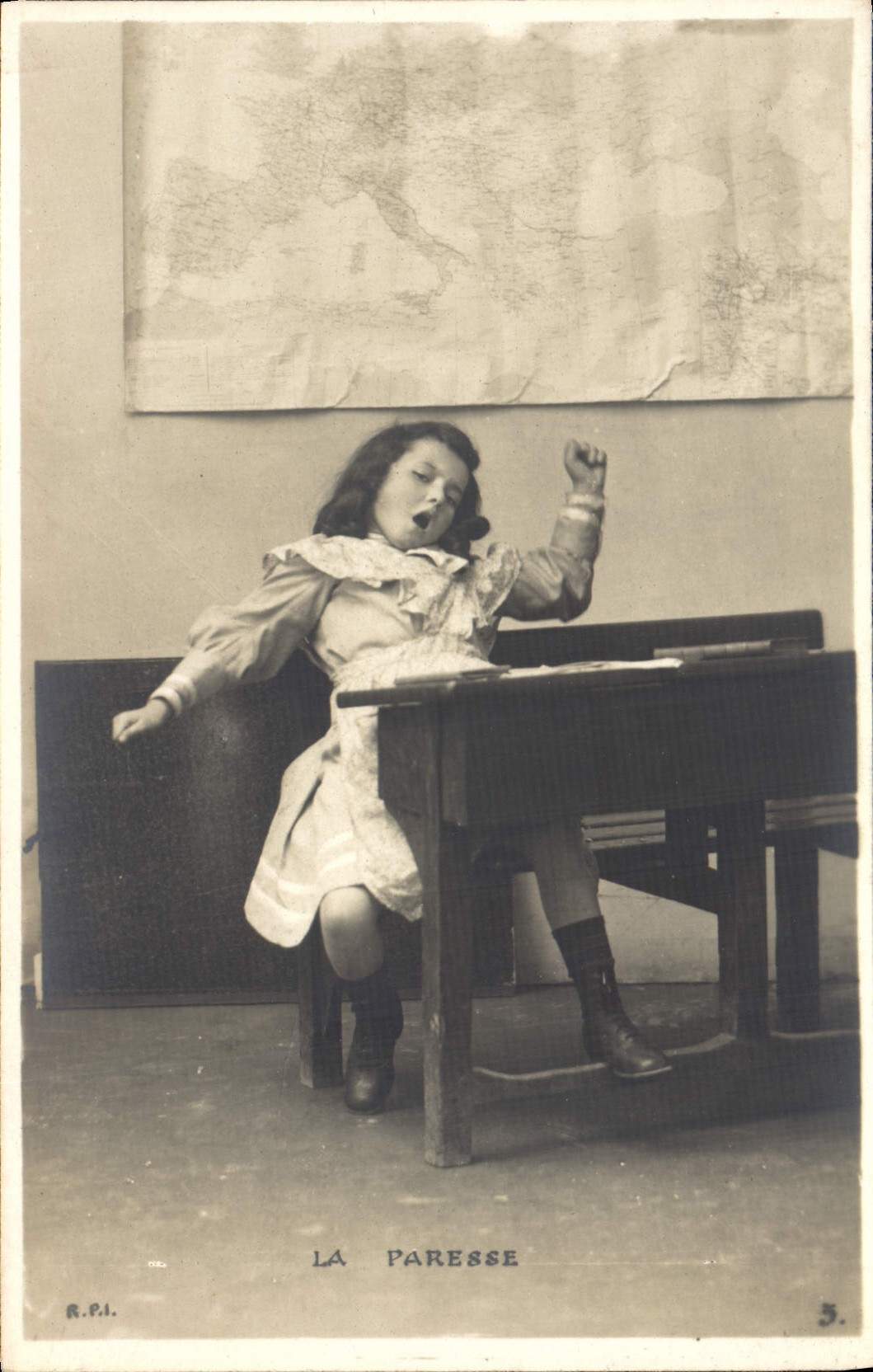 CPA Fantaisie Enfant La paresse