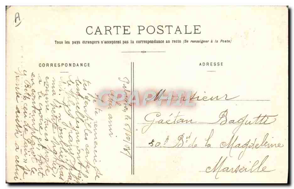 CPA Folklore Pyrenees Femme a la fontaine — Verso