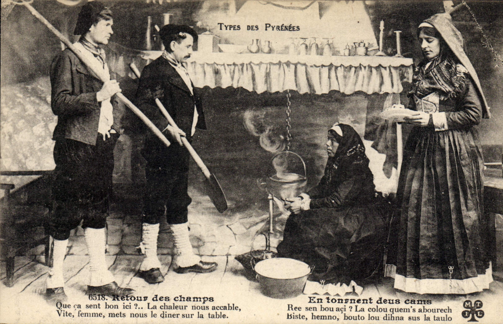 CPA Folklore Pyrenees Retour des champs 