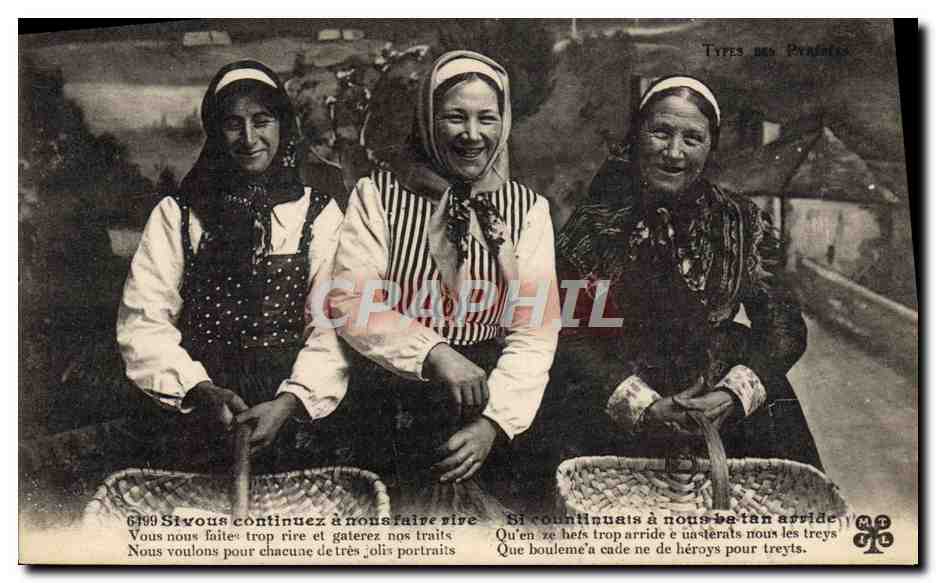 CPA Folklore Pyrenees Femmes 