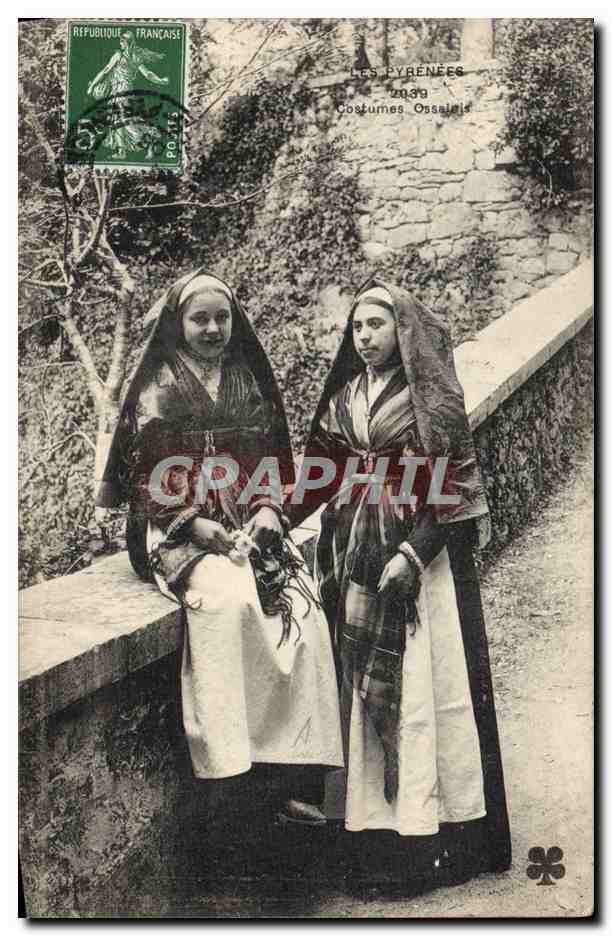 CPA Folklore Pyrenees Costumes Ossalois Femmes