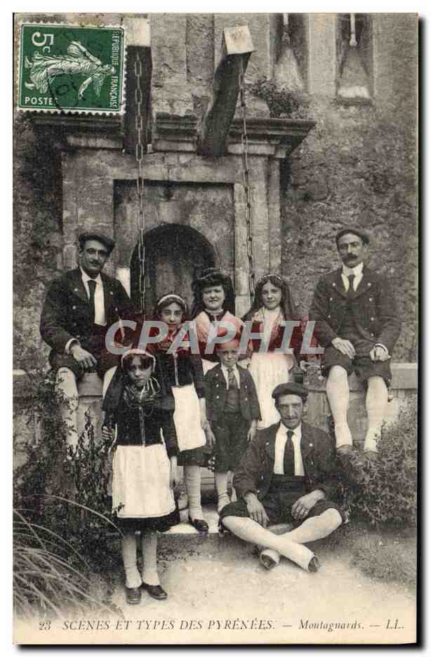 CPA Folklore Pyrenees Montagnards 