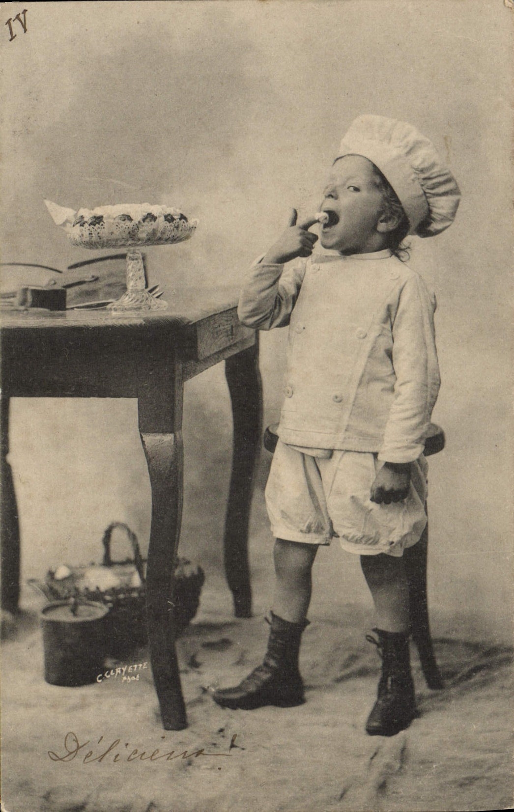 CPA Fantaisie Enfant Patissier 