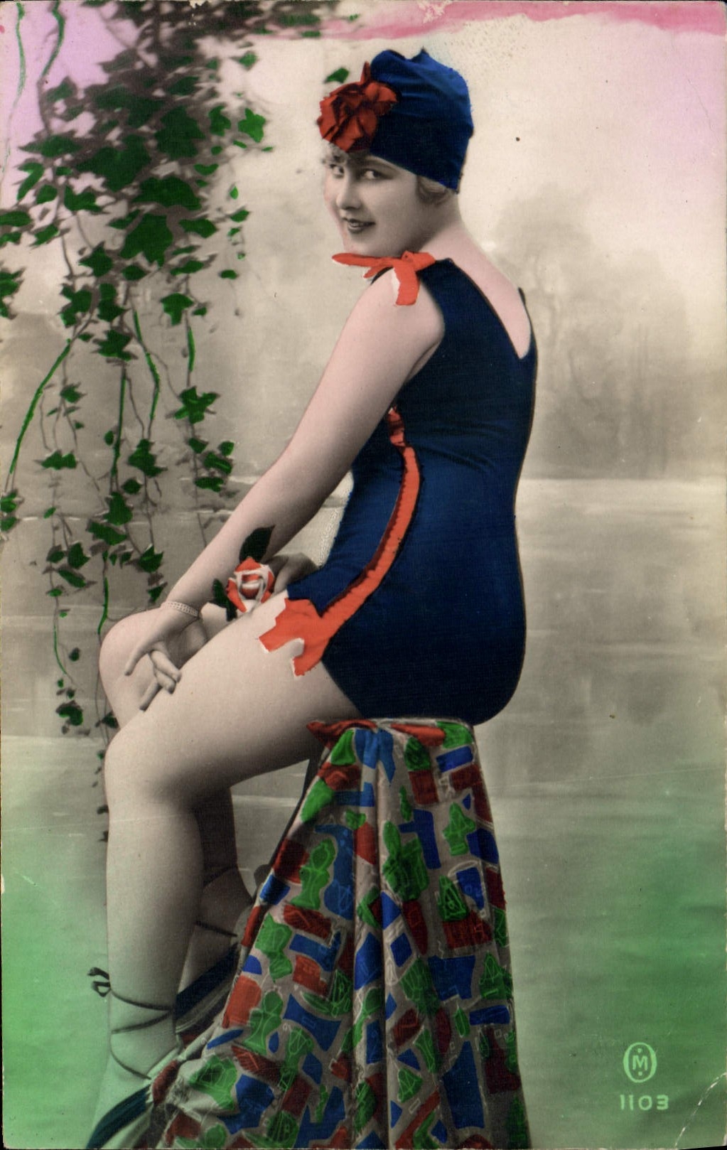 CPA Fantaisie Femme Maillot de bain Baigneuse