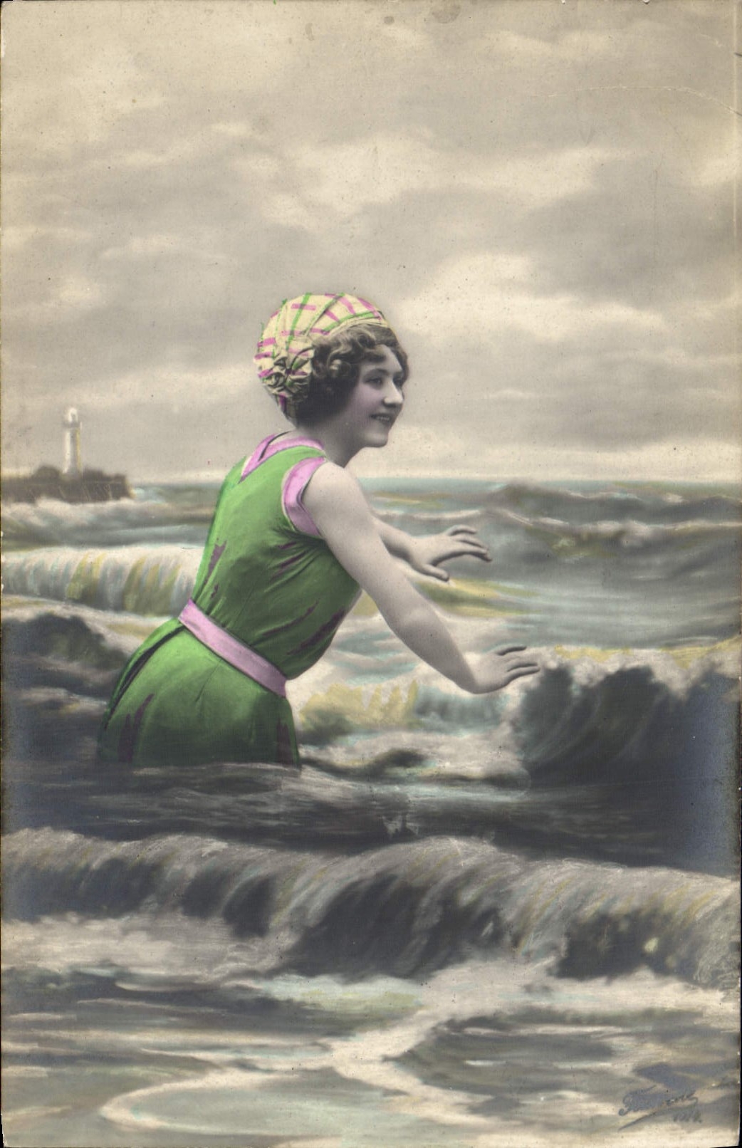 CPA Fantaisie Femme Maillot de bain Baigneuse