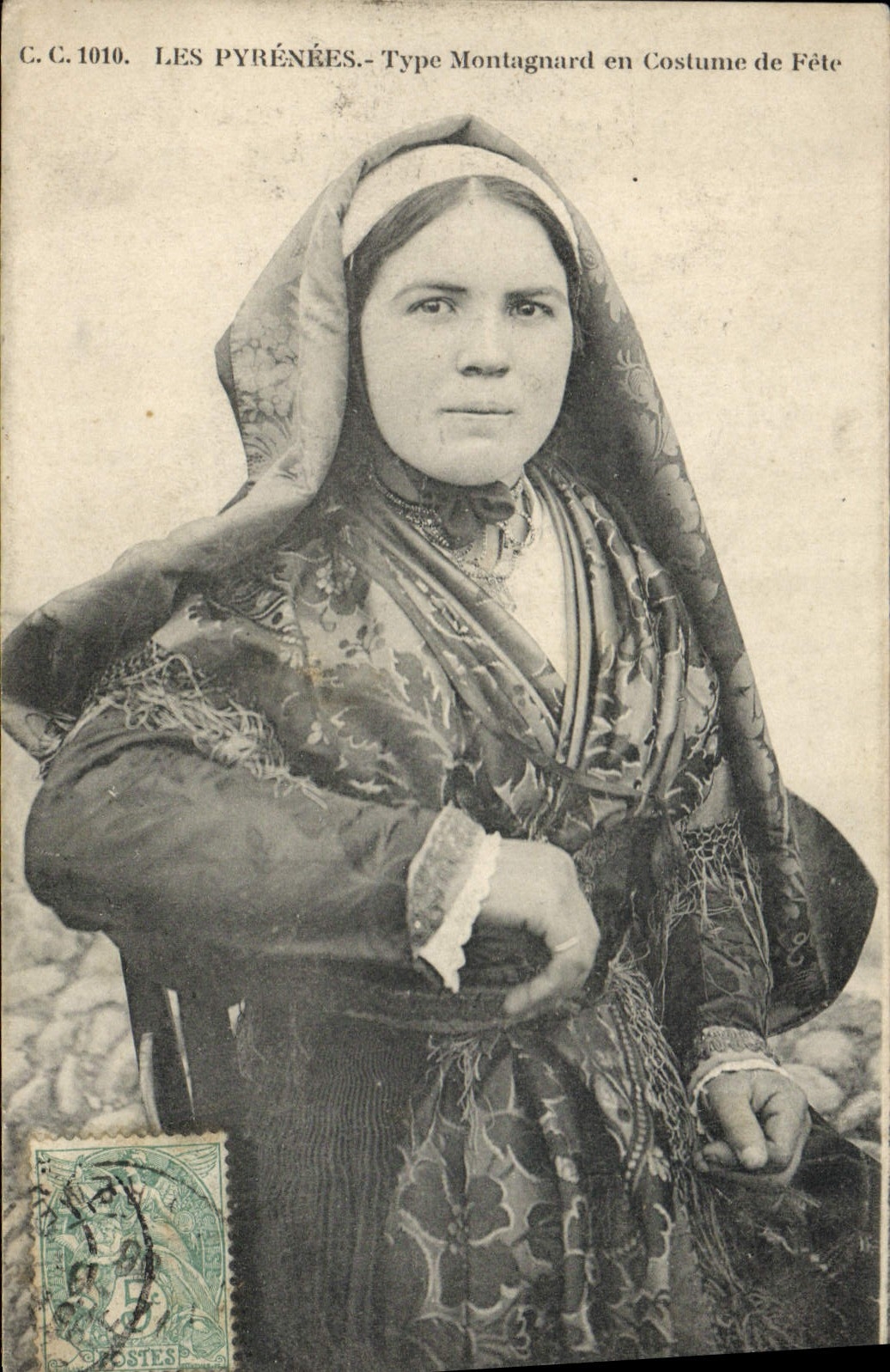 CPA Pyrenees Type Montagnard en costume de fete 