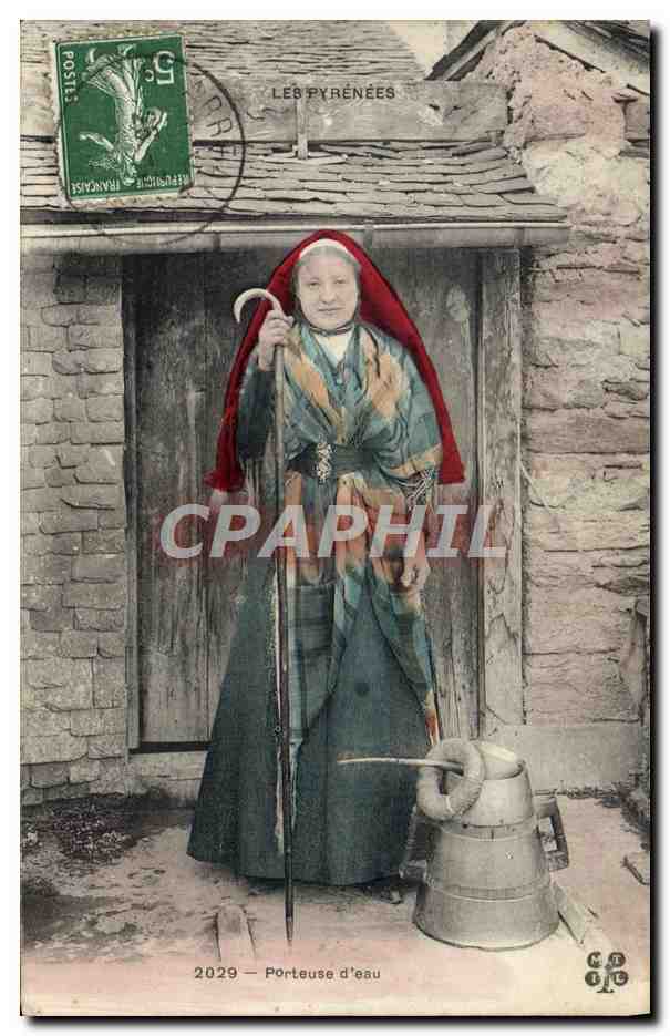 CPA Pyrenees Porteuse d'eau Folklore 