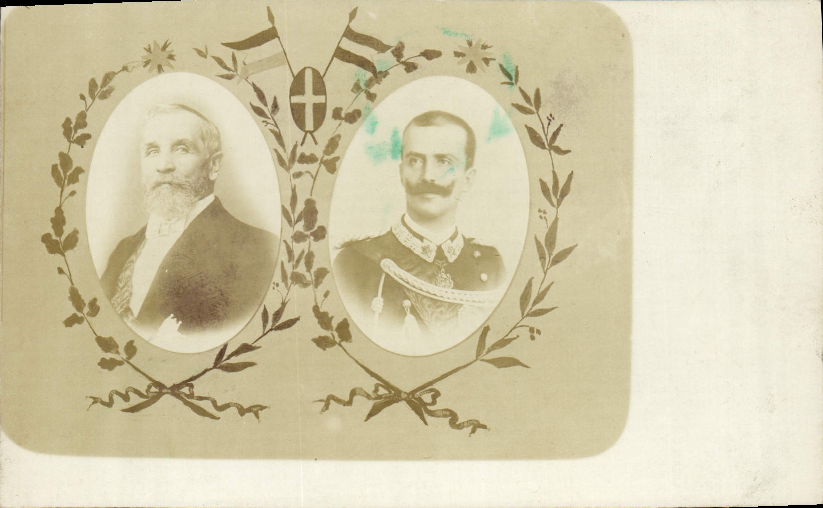Deux hommes en portrait — ornements floraux et drapeaux — éditeur Cartolina Postale Italiana