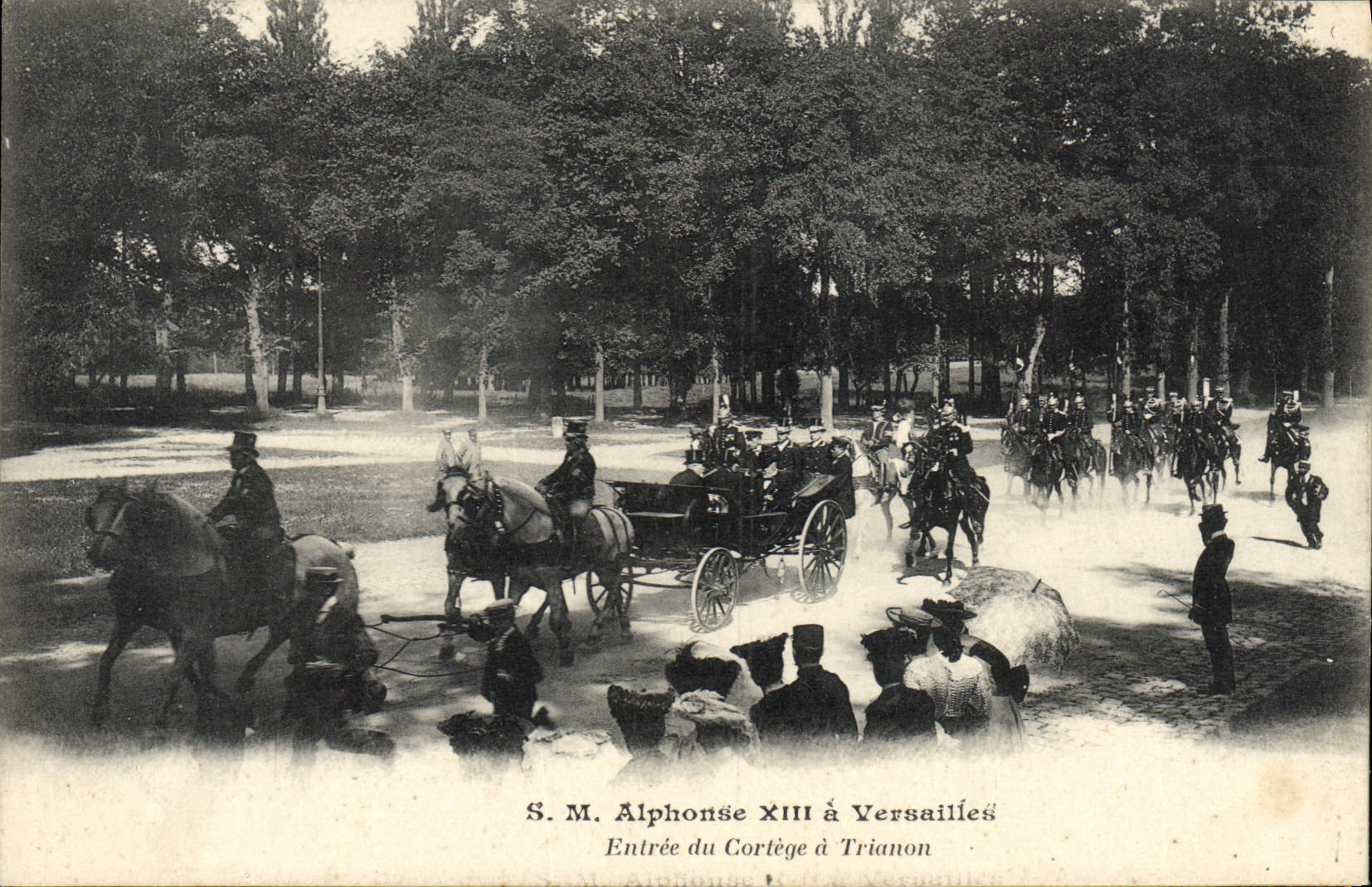 S.M. Alphonse XIII à Versailles — Entrée du Cortège à Trianon — A. Bourdier, imp.édit., Versailles
