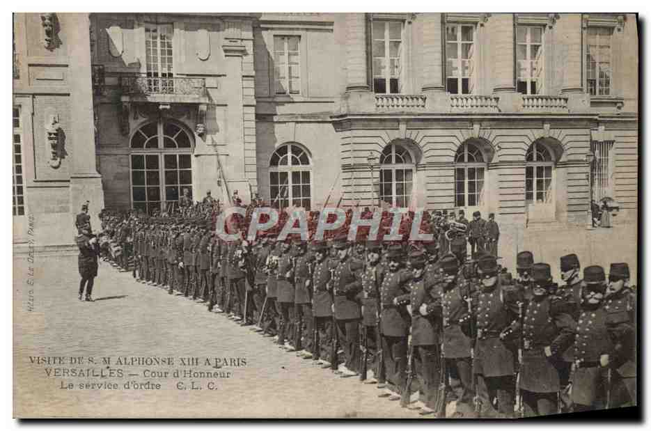Visite de S.M. Alphonse XIII à Paris — Cour d'Honneur à Versailles — C.L.C.