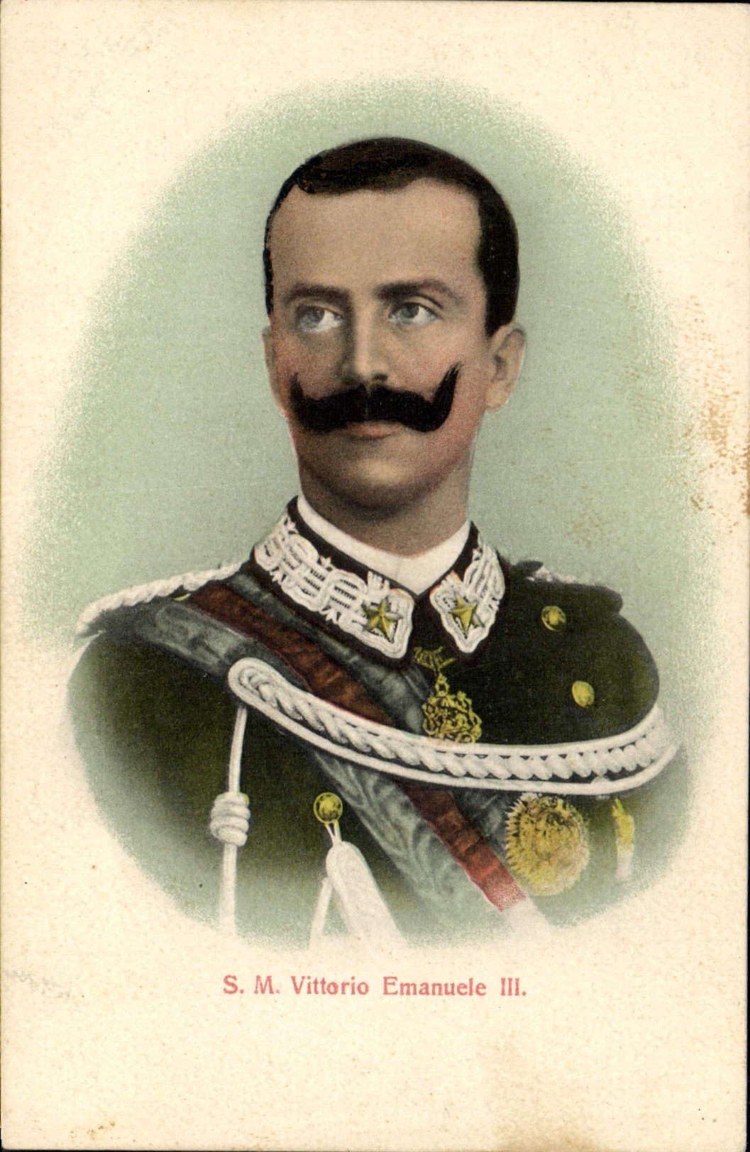 S.M. Vittorio Emanuele III — portrait en uniforme — Atelier H. Guobenhein & Co., Zénith, n° 7105