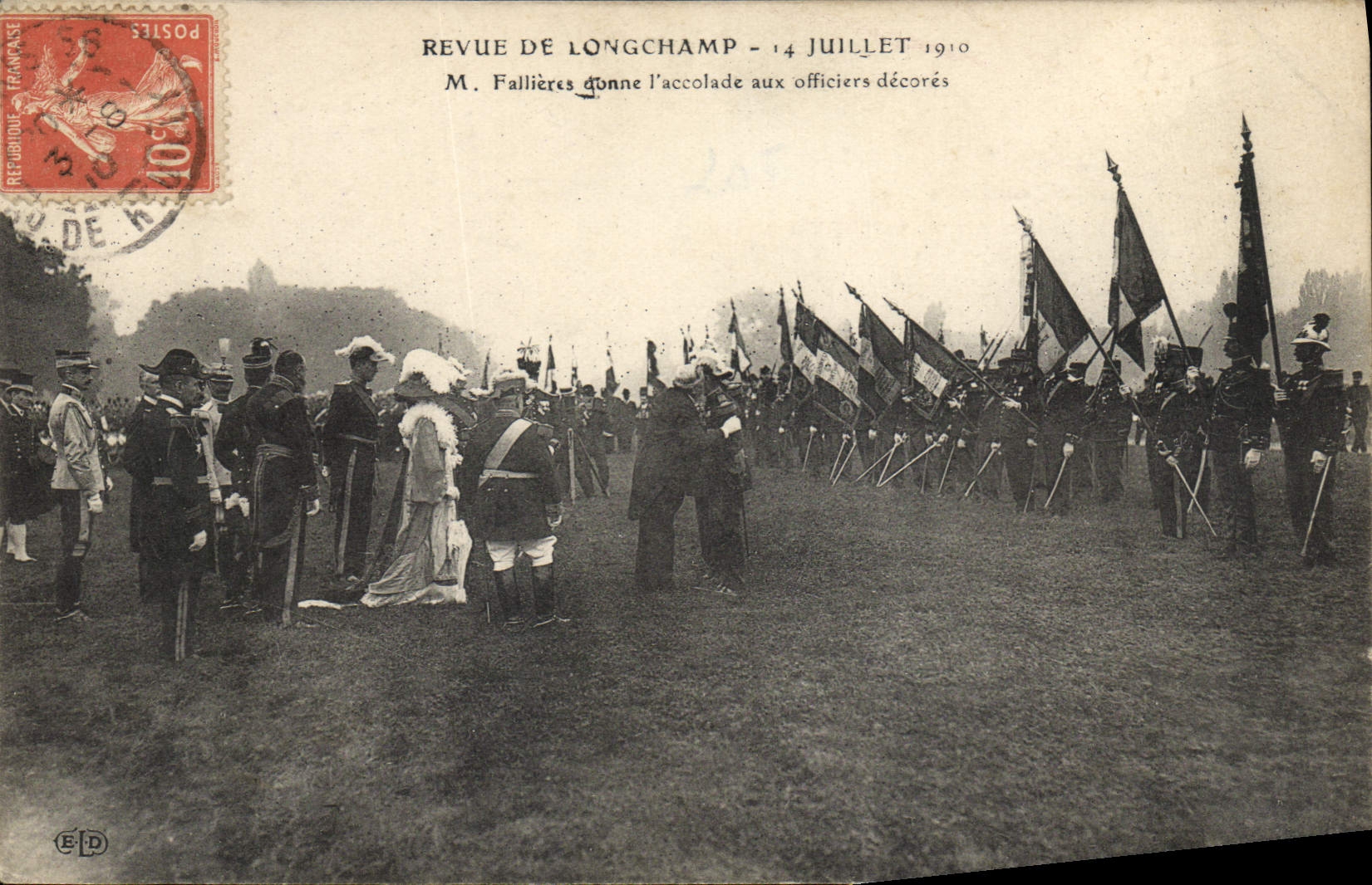 Revue von Longchamp — 14. Juli 1910 — Herr Fallières verleiht die Ehrenbezeugung an dekorierte Offiziere — Verlag E.P.D.