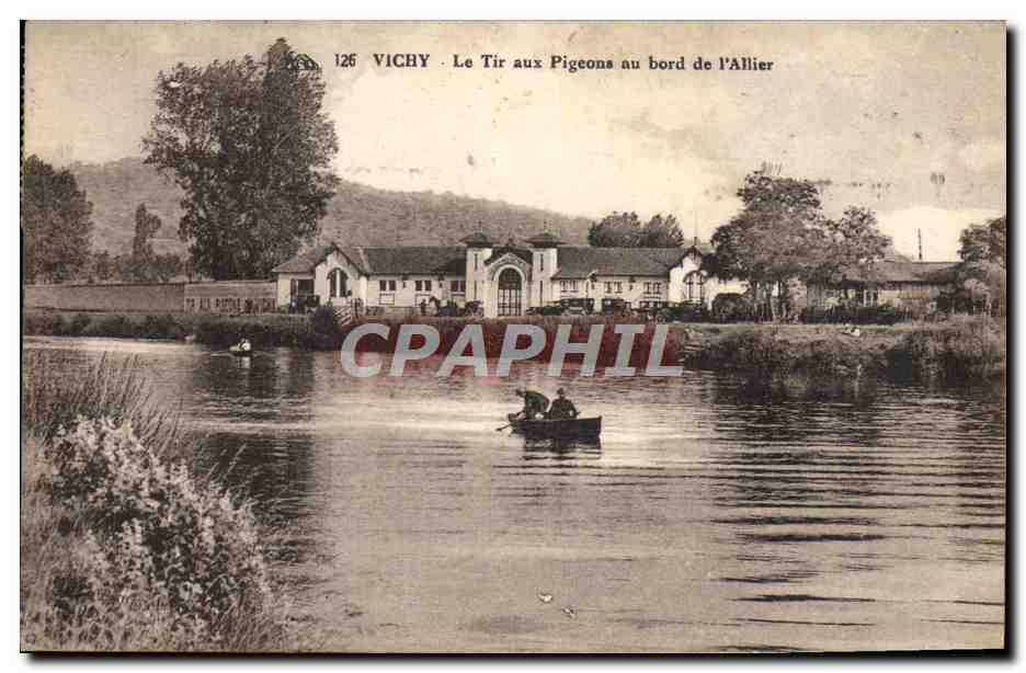 CPA Vichy Le tir aux pigeons au bord de l'Allier 