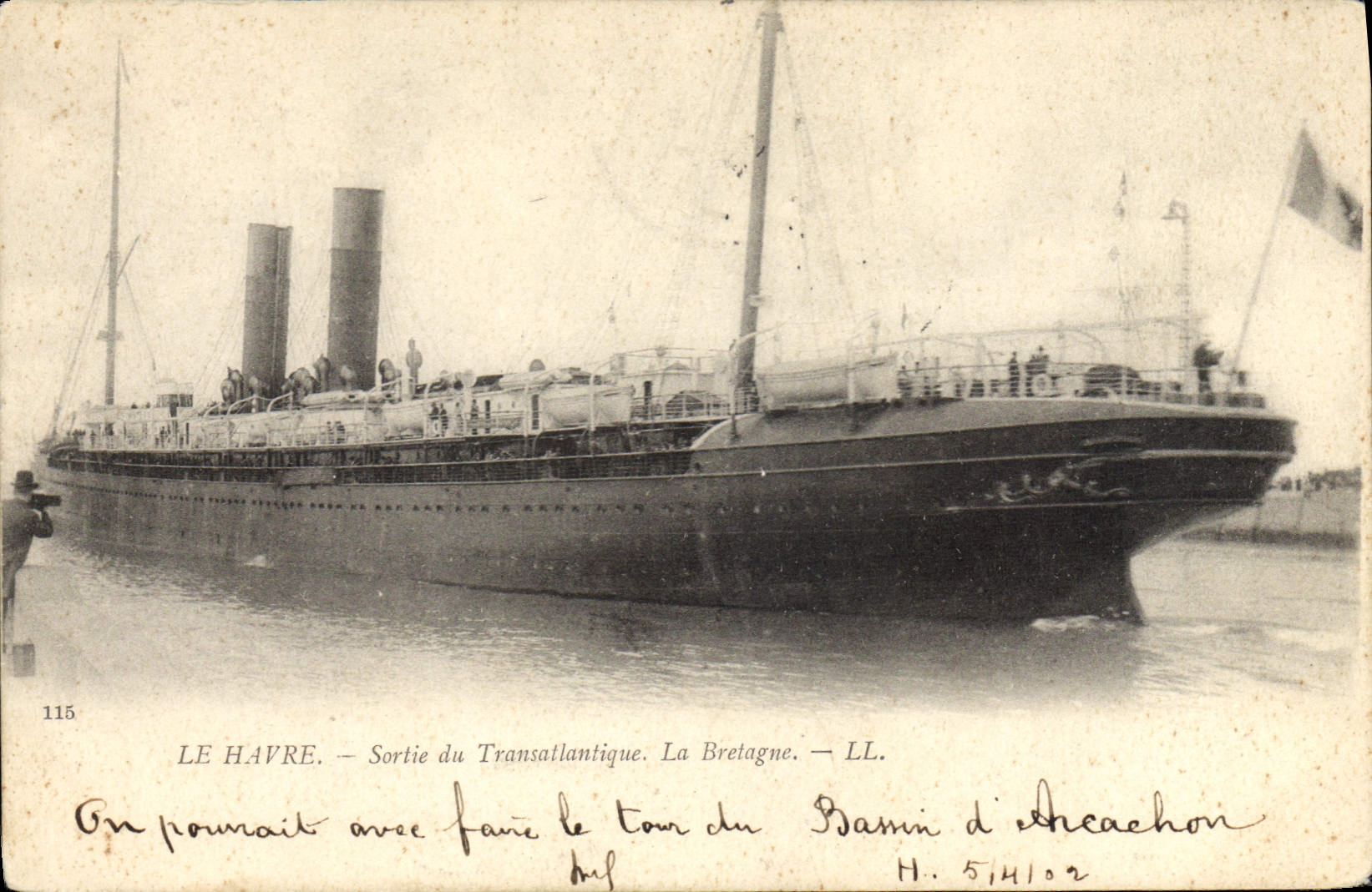 CPA Bateau Paquebot Le Havre Sortie du transatlantique La Bretagne