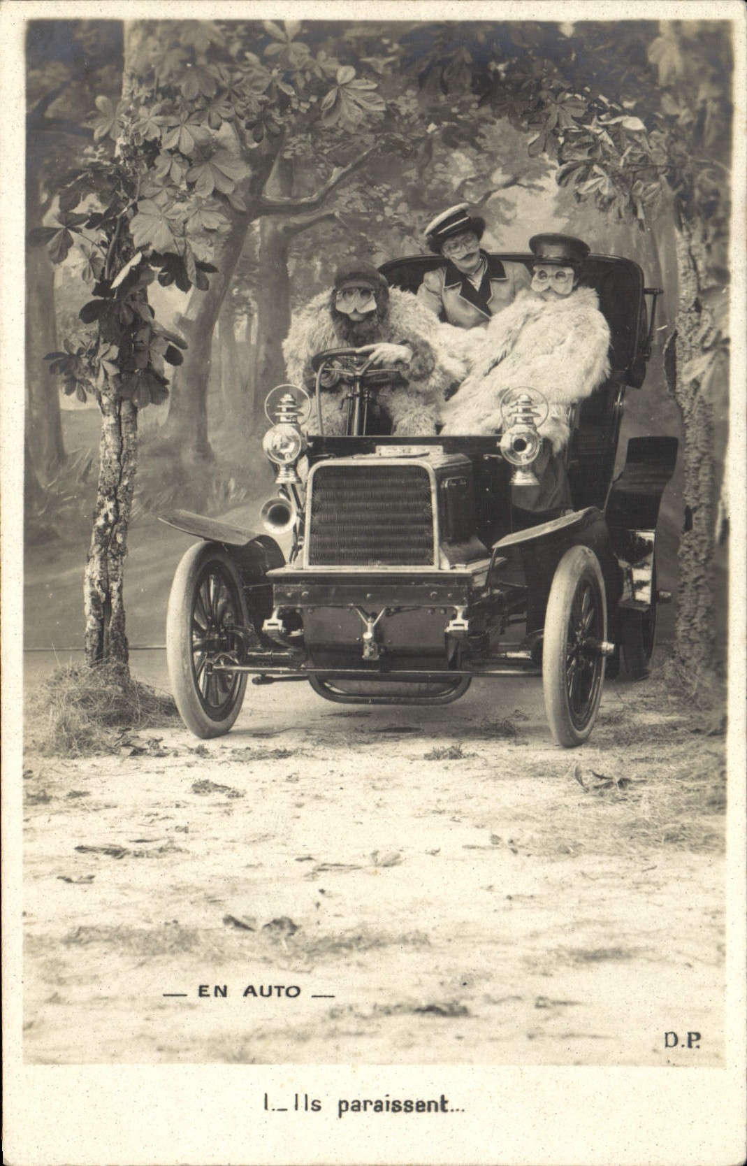 Mit dem Auto — Sie erscheinen... — D.P.