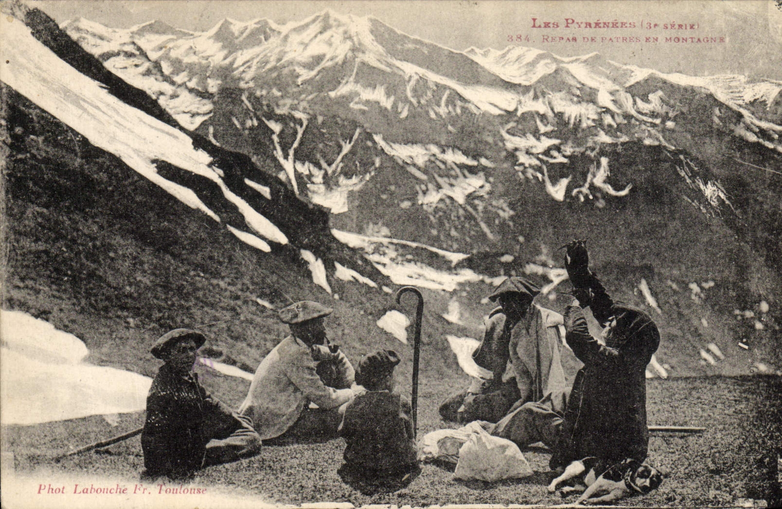 CPA Folklore Pyrenees Repas de patres en montagne 