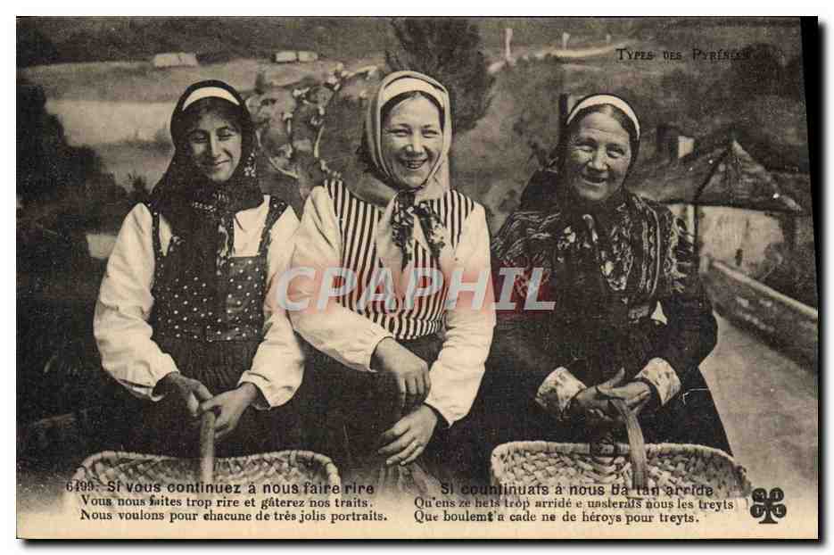 CPA Folklore Pyrenees Femmes