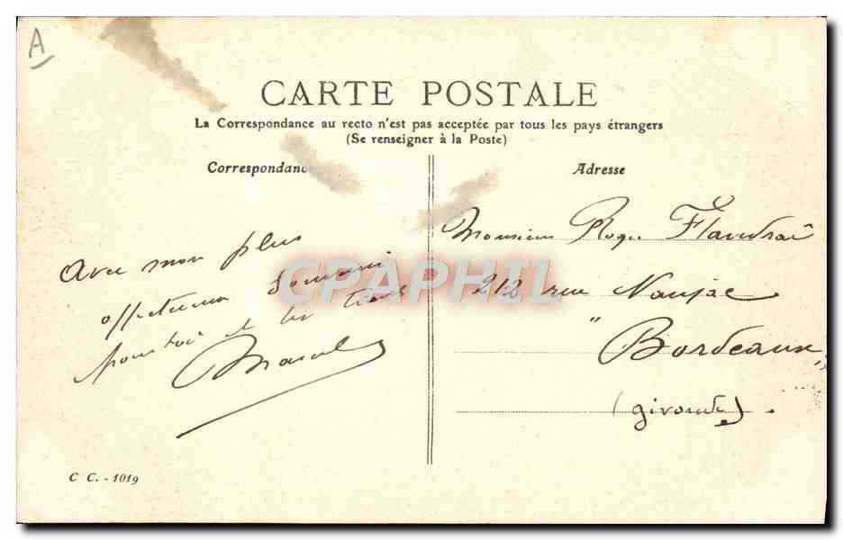CPA Folklore Pyrenees Montagnard essayant de derider sa belle — Verso