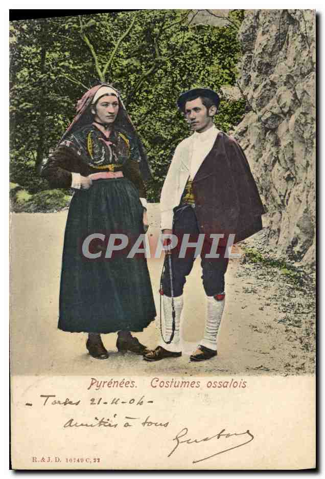 CPA Folklore Pyrenees Costumes Ossalois 