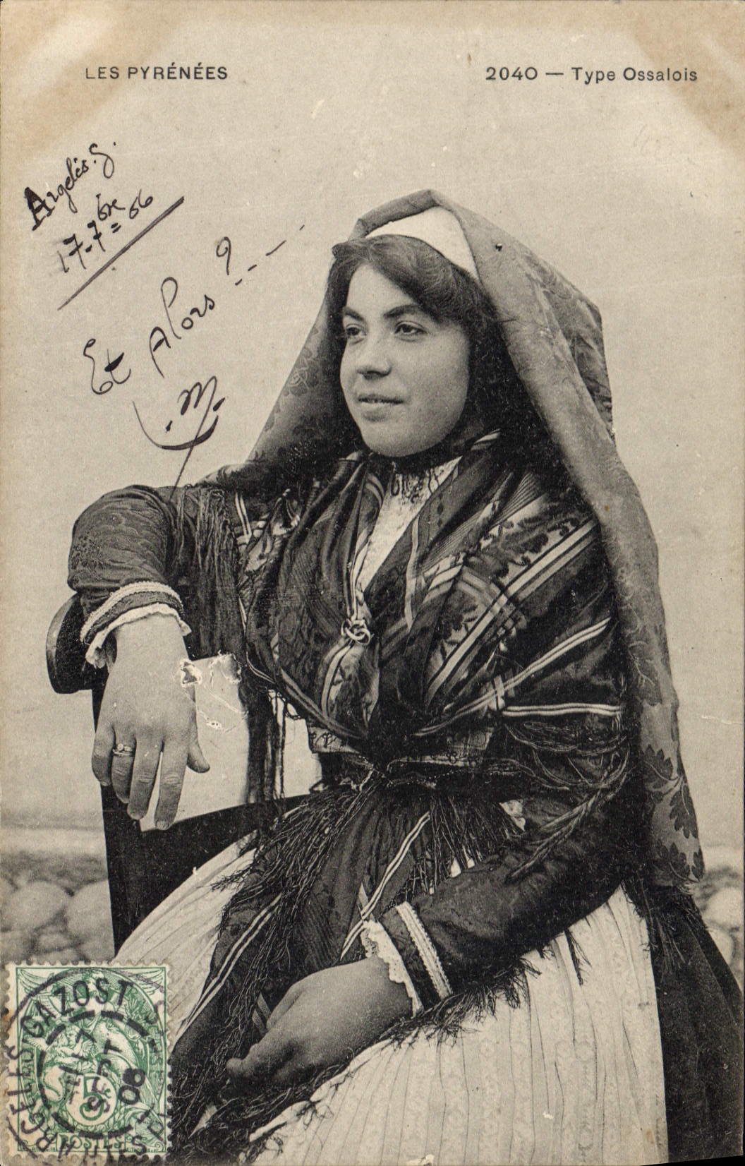 CPA Folklore Pyrenees Type Ossalois 