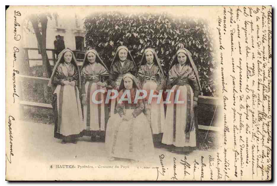 CPA Folklore Hautes Pyrenees Costume du pays 