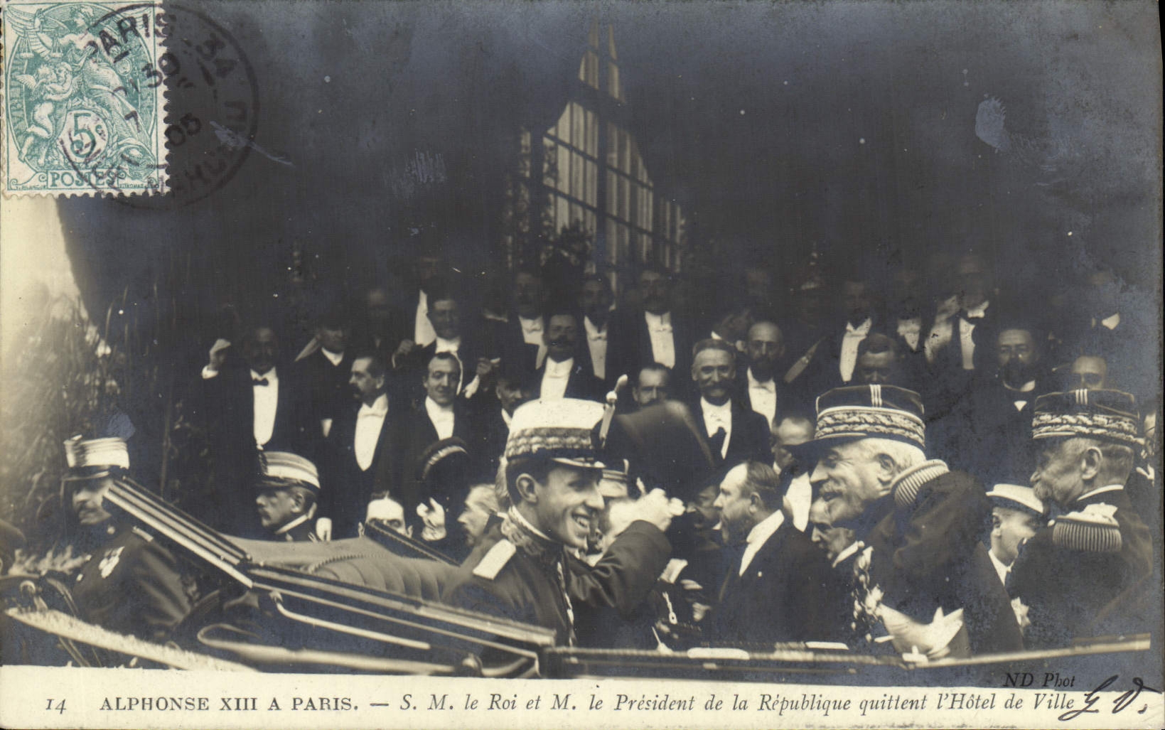 Alphonse XIII à Paris — S.M. le Roi et M. le Président de la République quittent l'Hôtel de Ville — ND Phot