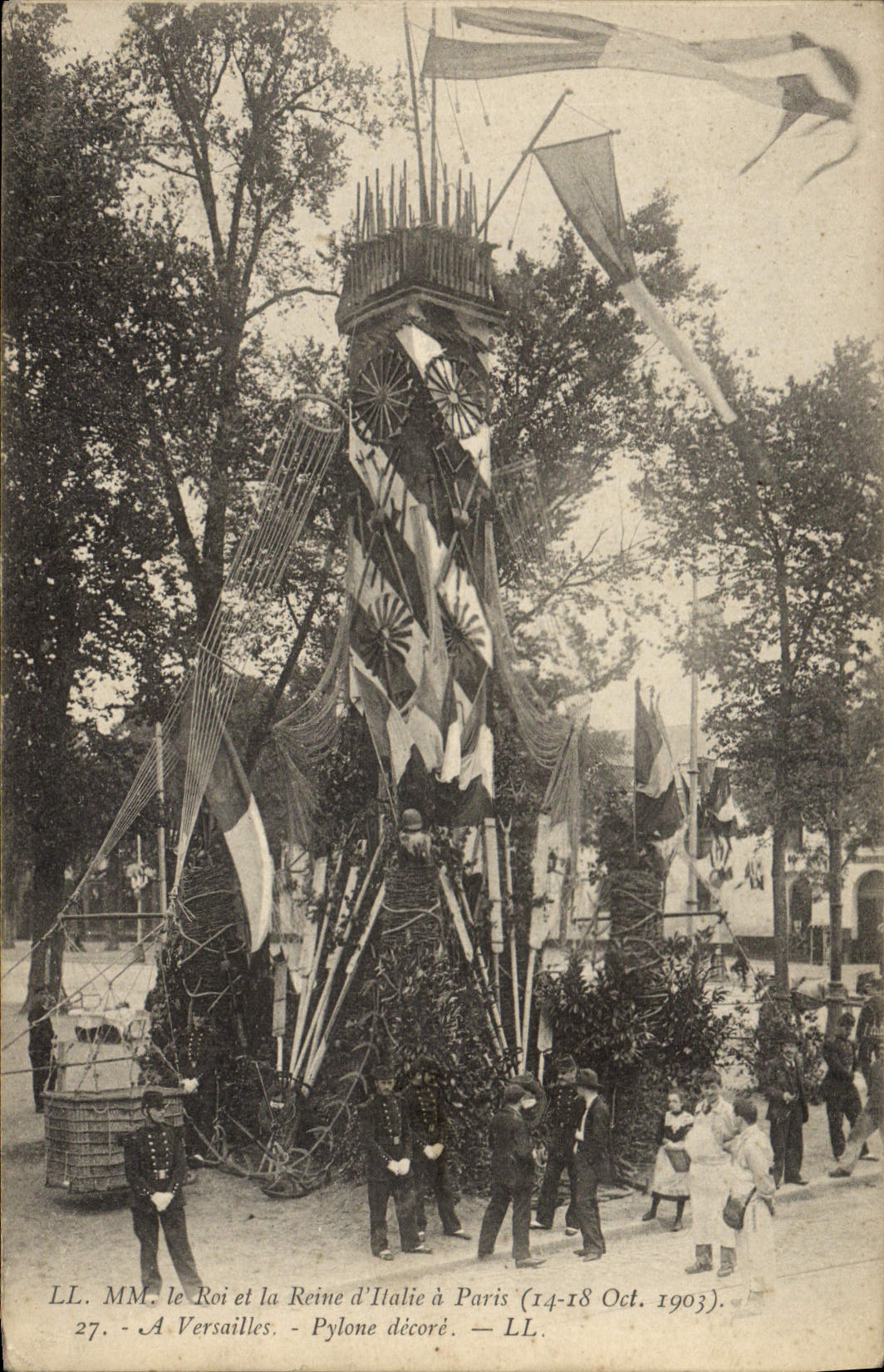 Le Roi et la Reine d'Italie à Paris — Pylône décoré — LL. MM. (n°27)