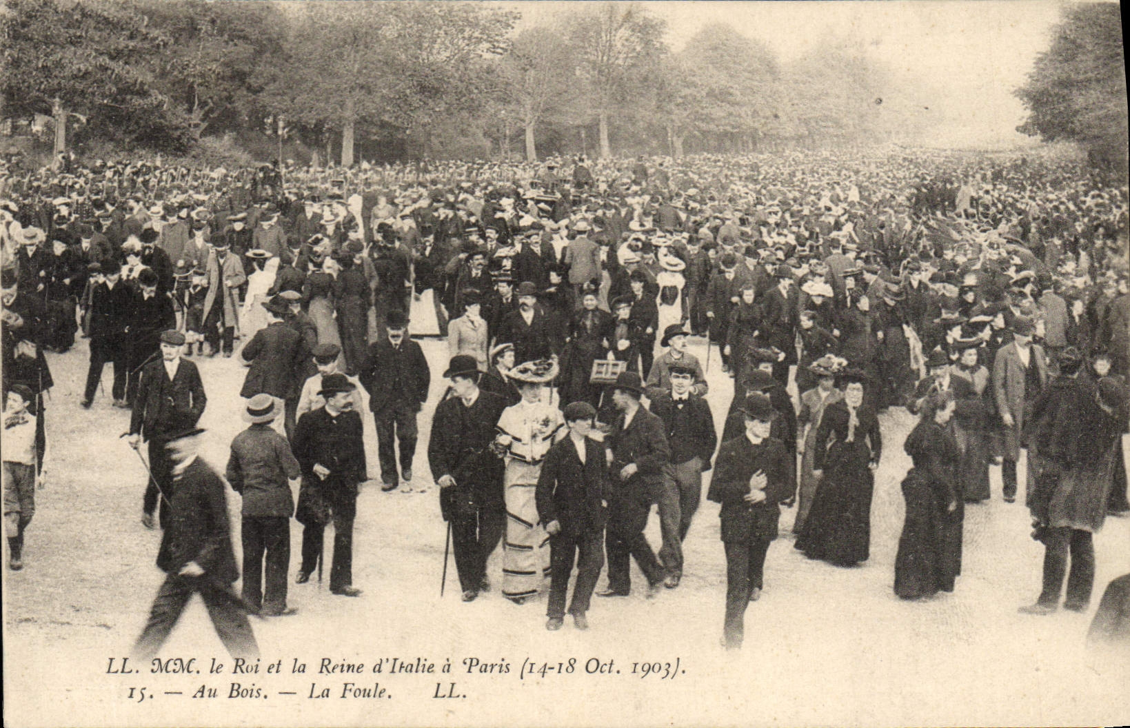 Le Roi et la Reine d'Italie à Paris (14-18 Oct. 1903) — Au Bois — La Foule — LL.