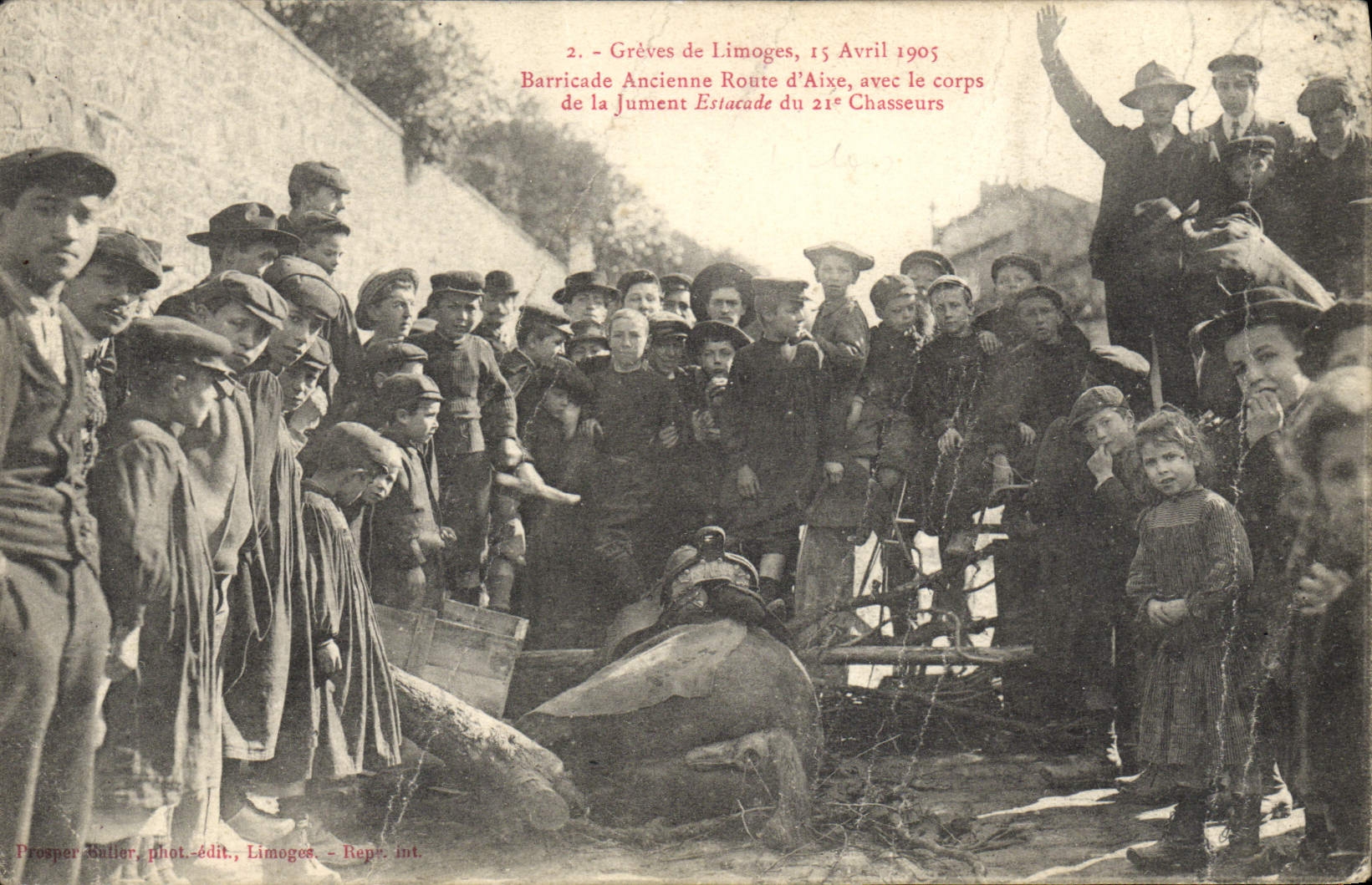 CPA Greves de Limoges 15 avril 1905 Barricade Ancienne route d'Aixe Jument Estacade du 21eme Chasseurs 
