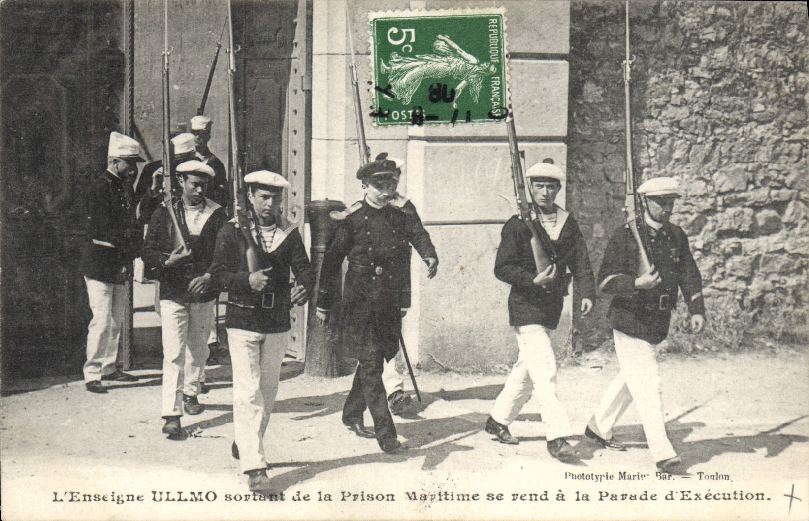 Der Ensign ULLMO verlässt die Seefestung und geht zur Hinrichtungsparade — Phototypie Marie-Bar, Toulon