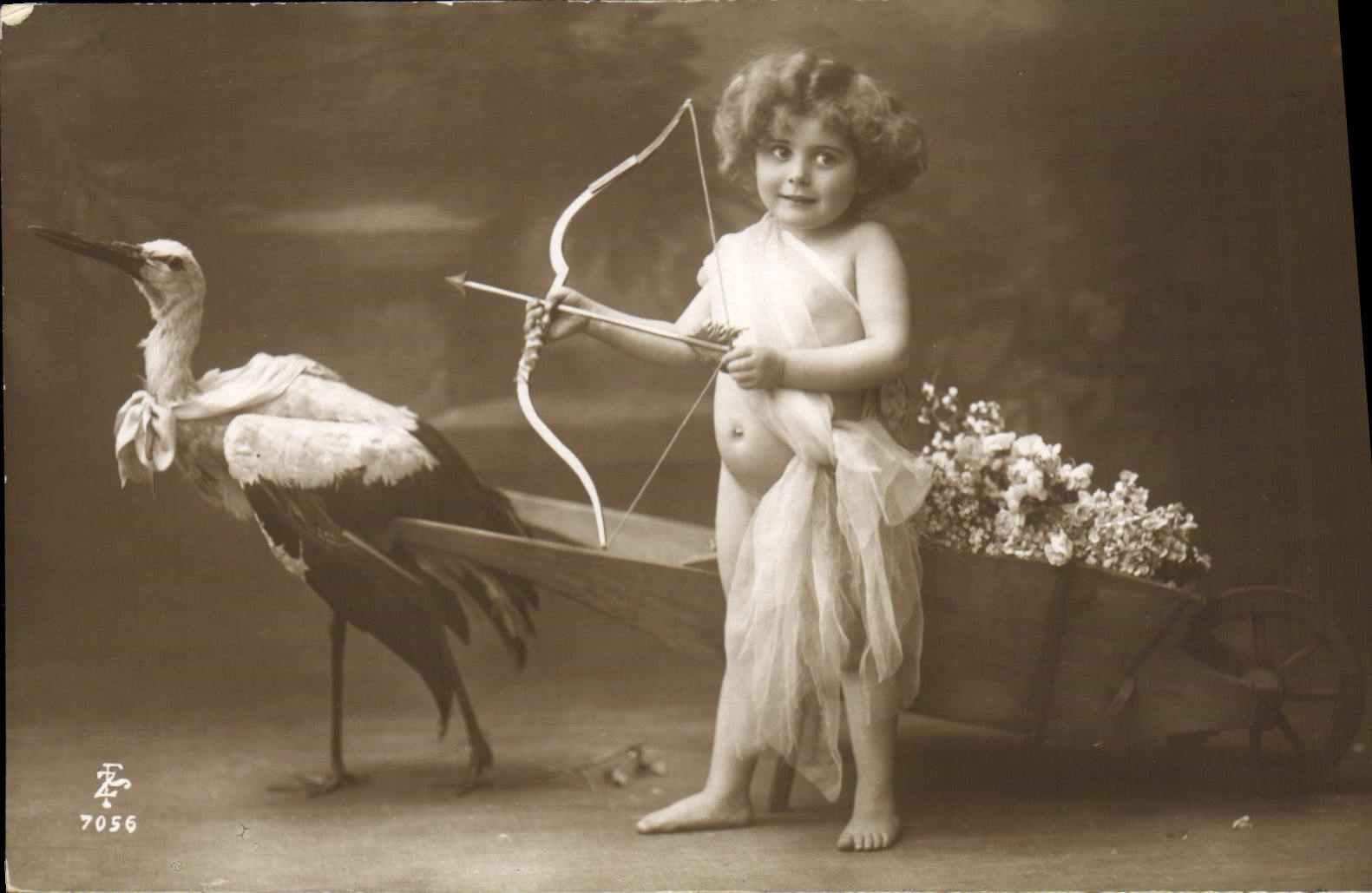 CPA Fantaisie Arc Fleche Cigogne Enfant