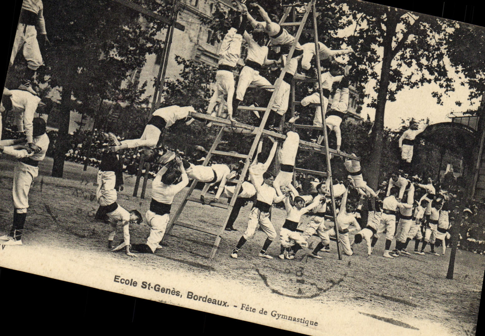 École St-Genès, Bordeaux — Fête de Gymnastique — Éditeur non identifié, n° de série non visible