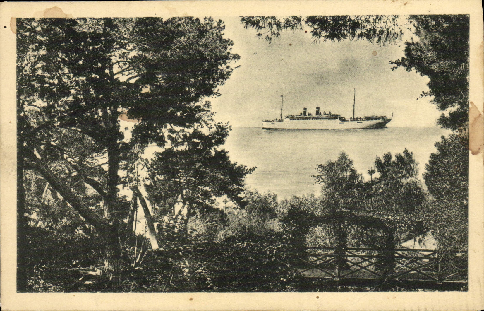 Vue du paquebot S.S. Canada — Fabre Line — Nice Road