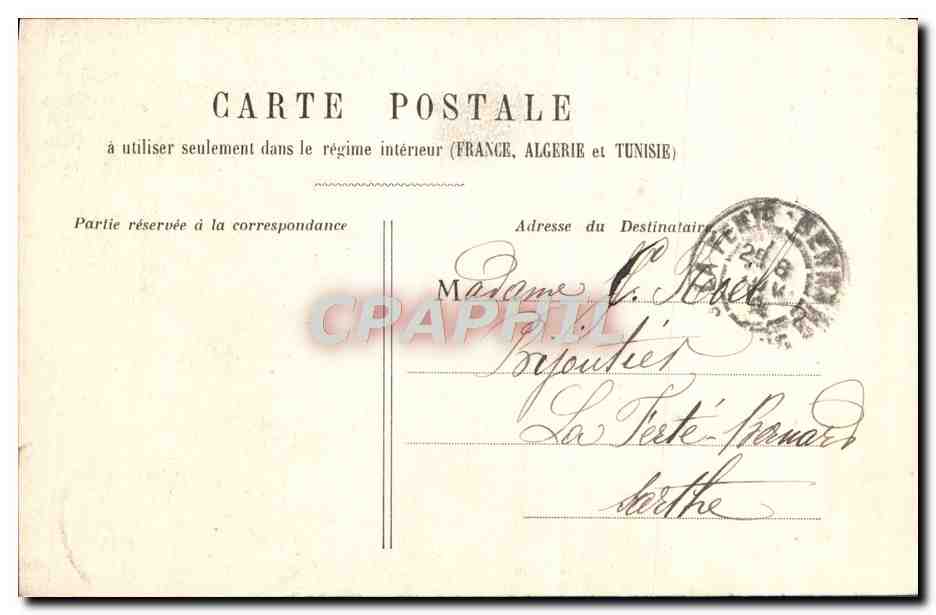 Deux personnages en costume d'époque devant l'Hôtel du Charlot Dor — éditeur H. Roguel, n°2 — Reverso