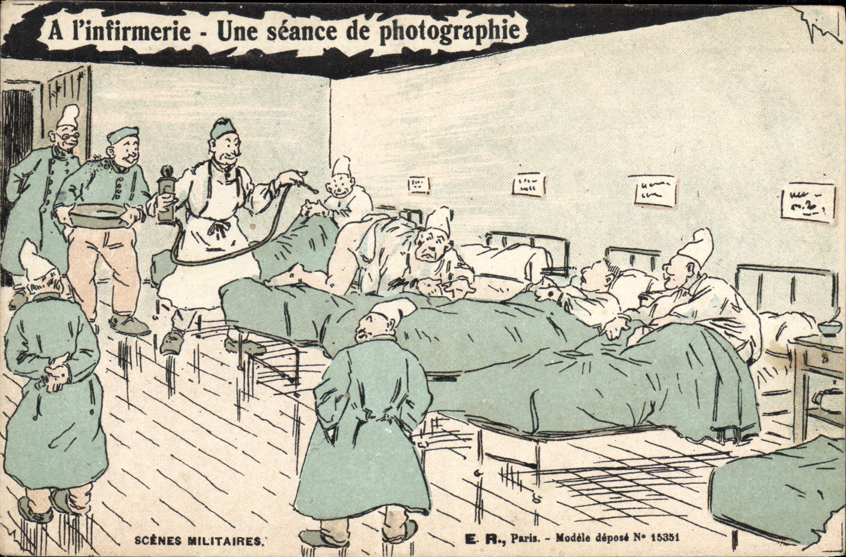 A l'infirmerie - Une séance de photographie — Scènes militaires — E. R., Paris, Modèle déposé N° 15351