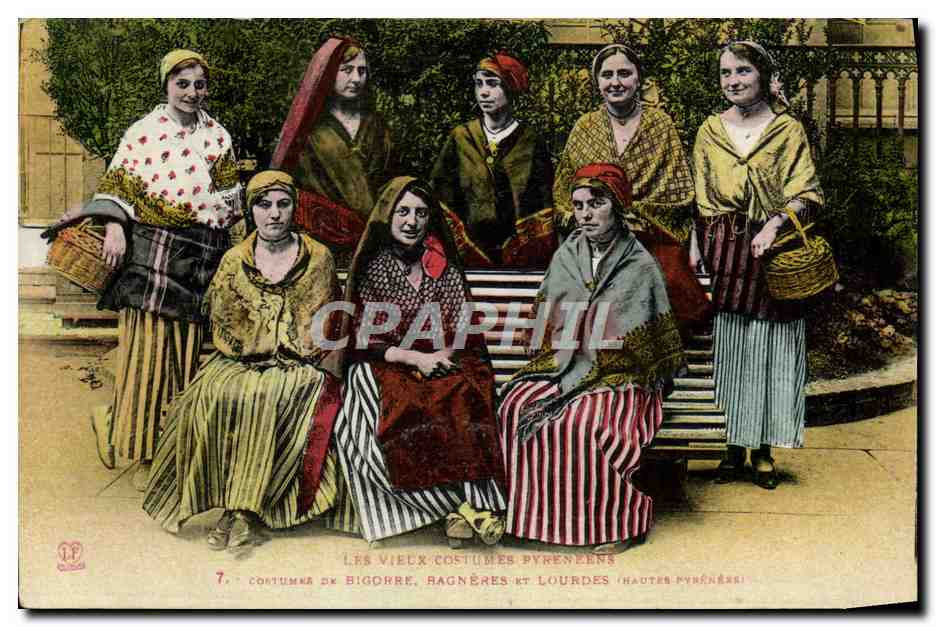 CPA Folklore Vieux costumes de Bigorre Bagneres et Lourdes 