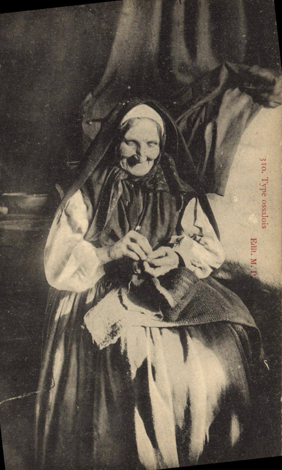 CPA Folklore Type Ossalois 