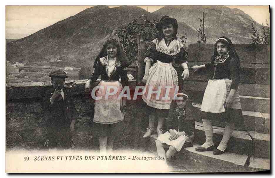 CPA Folklore Pyrenees Montagnards 