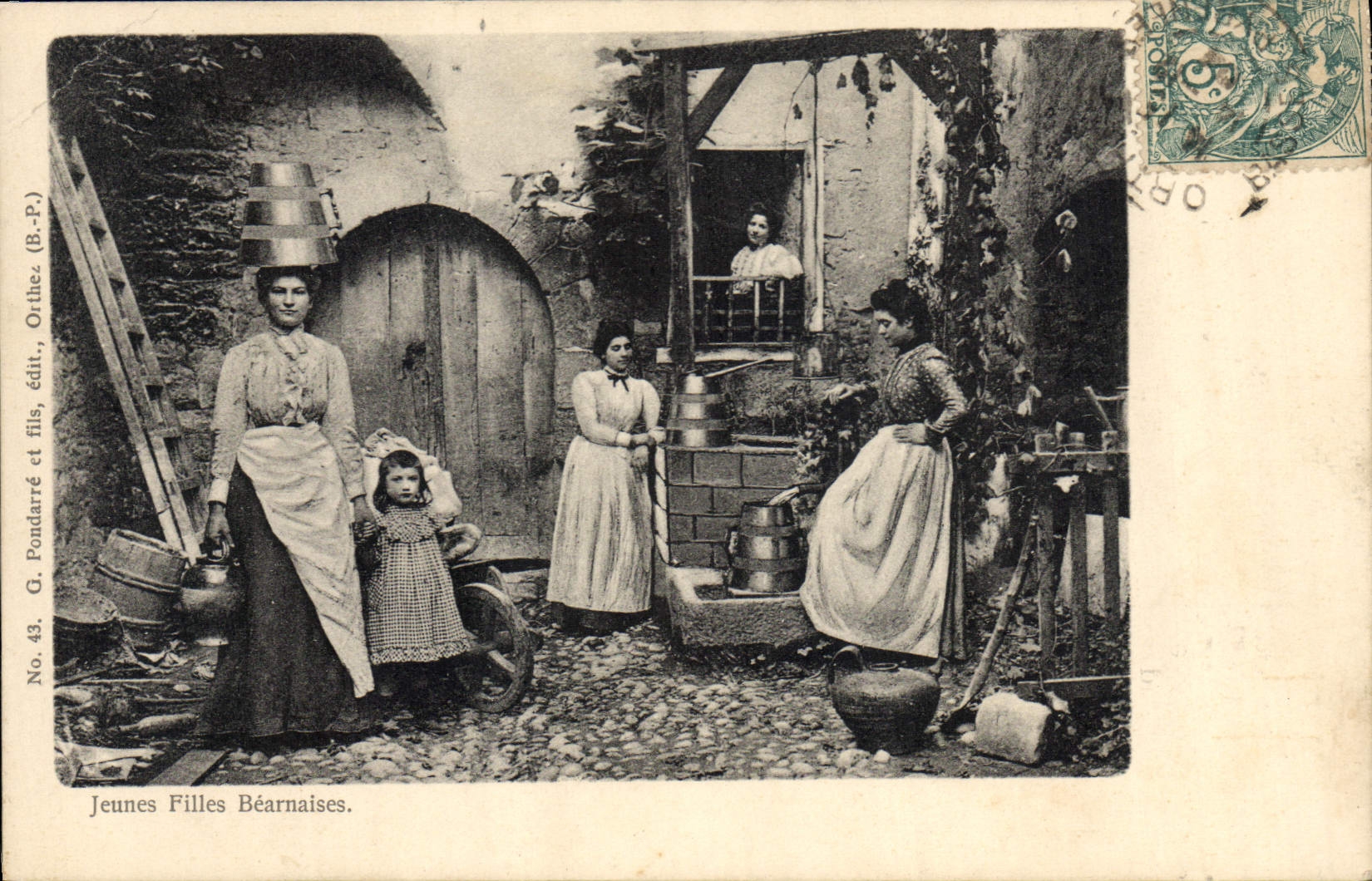 CPA Folklore Jeunes filles Bearnsaises 