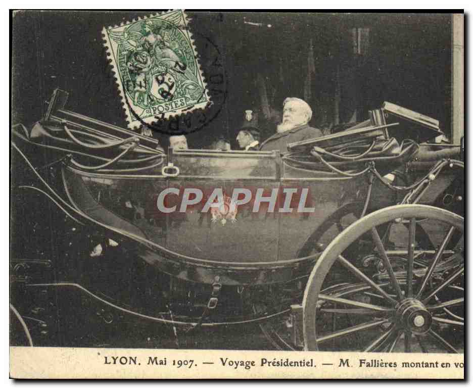 LYON. Mai 1907. — Präsidentenreise. — Herr Fallières steigt in ein Auto ein — Verleger nicht sichtbar