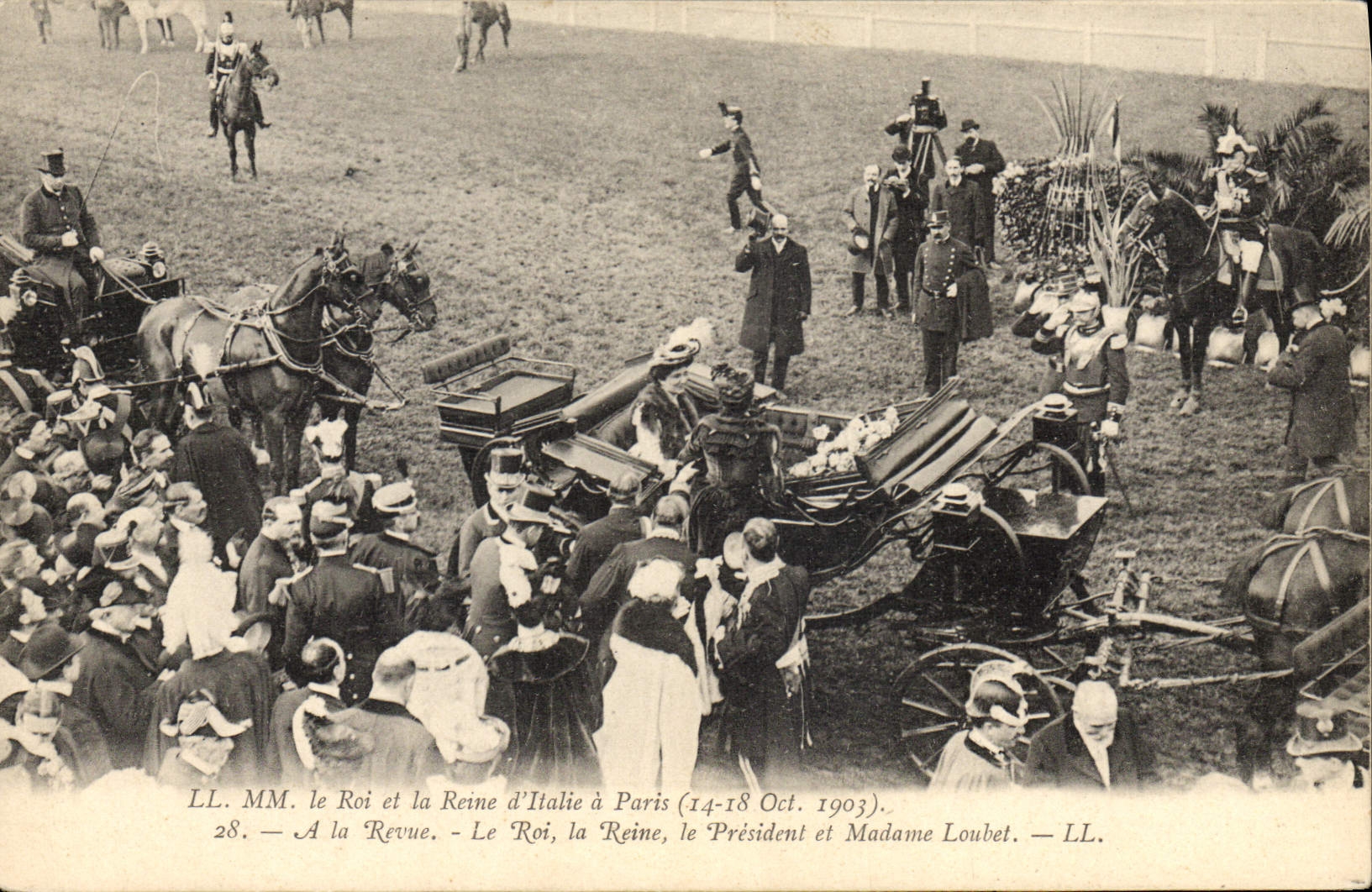 Le Roi et la Reine d'Italie à Paris — 14-18 Oct. 1903 — LL. MM. le Roi et la Reine d'Italie à Paris (14-18 Oct. 1903). 28. — A la Revue. — Le Roi, la Reine, le Président et Madame Loubet. — LL.