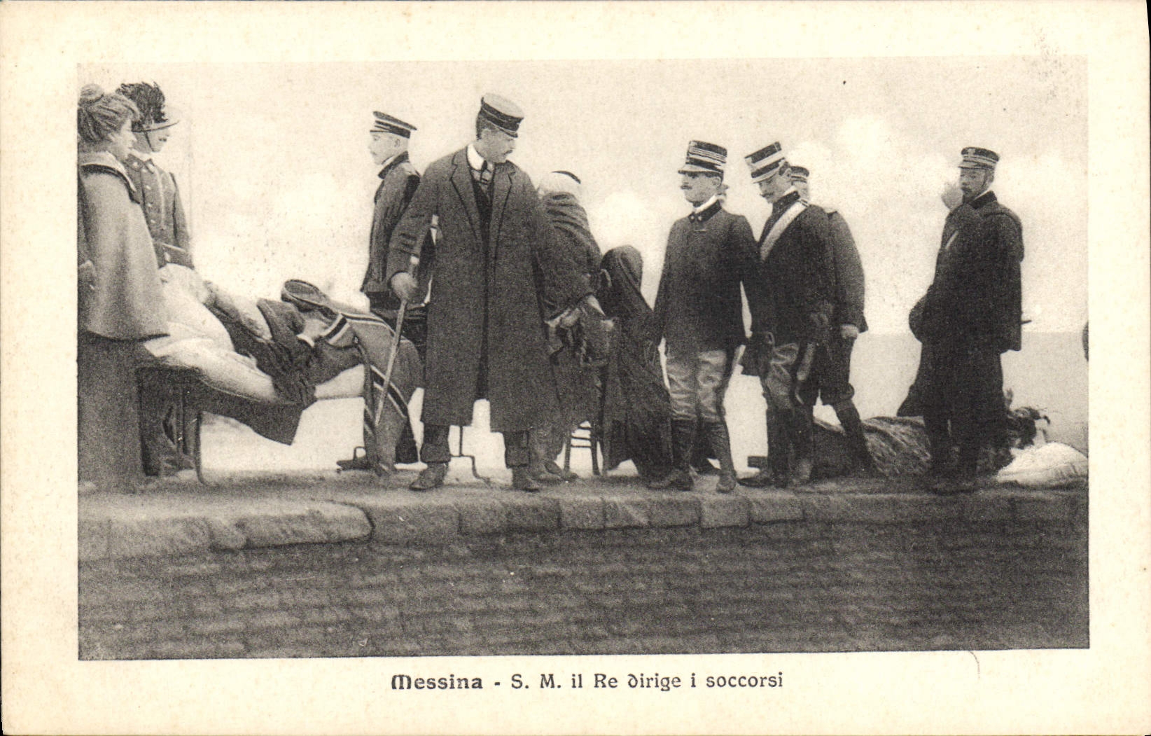 Messina — S.M. il Re dirige i soccorsi — Fototipia Alteroecs • Terni