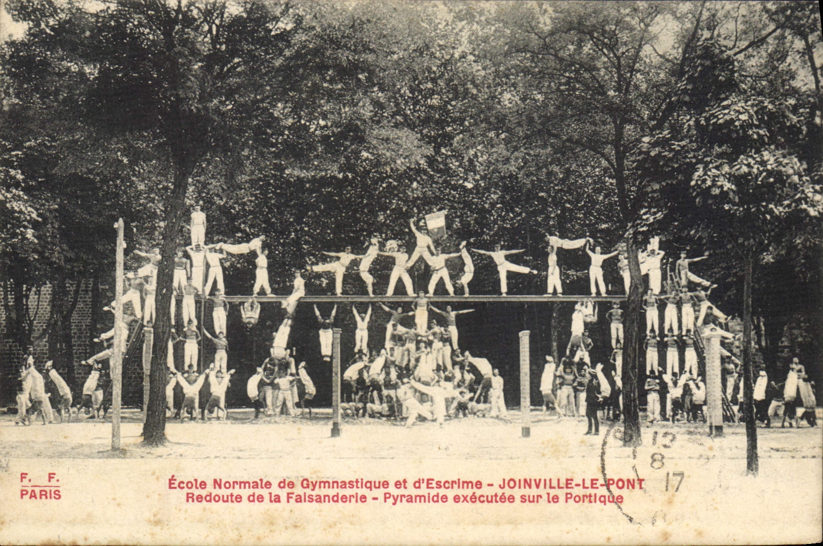 École Normale de Gymnastique et d'Escrime — Pyramide exécutée sur le Portique — JOINVILLE-LE-PONT