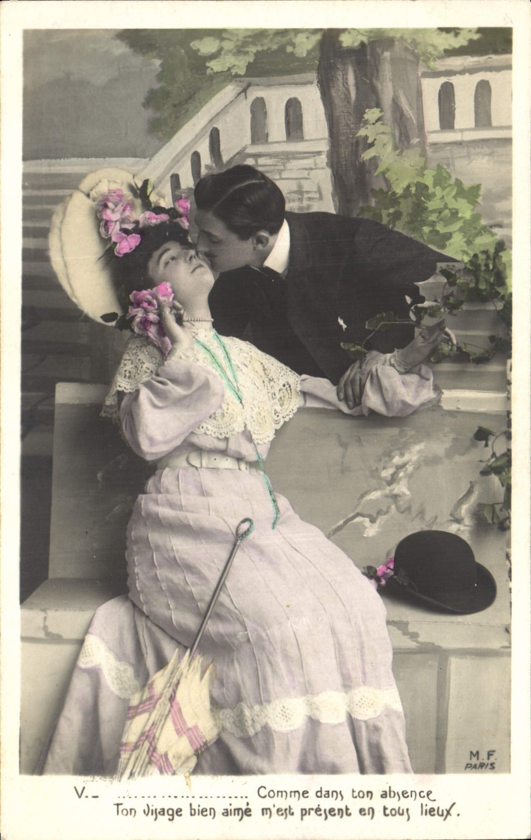 Giovane donna e uomo innamorati — scena di balcone — M.F. PARIS
