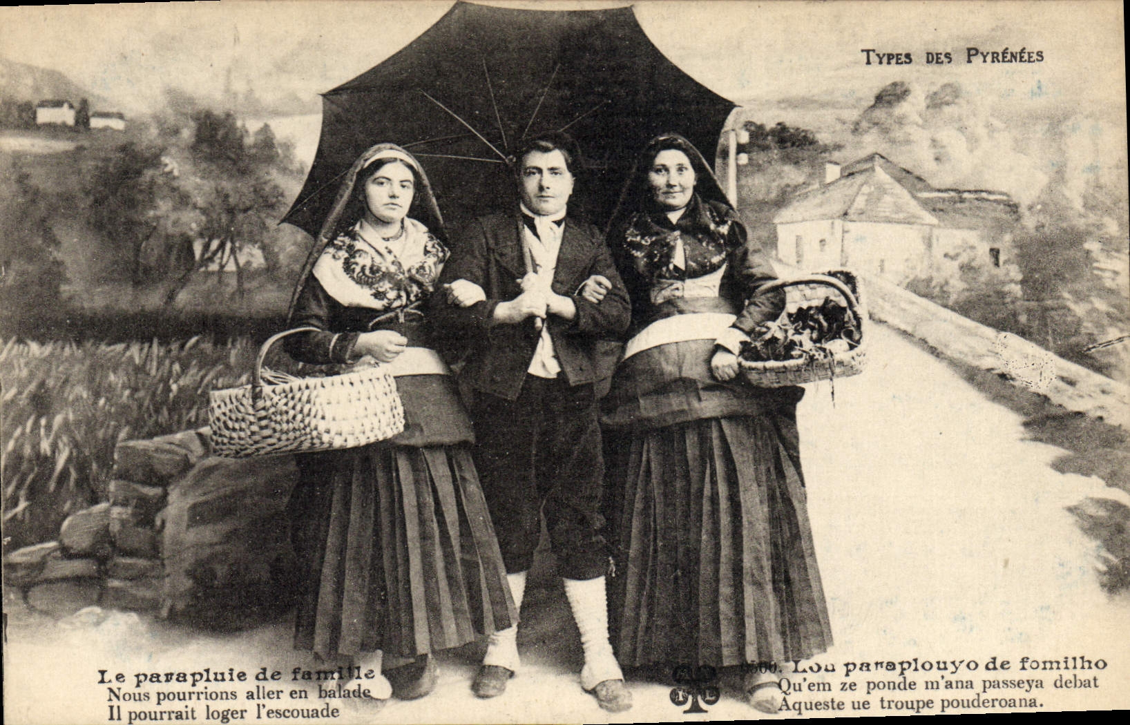 CPA Folklore Pyrenees Le parapluie de fmaille 