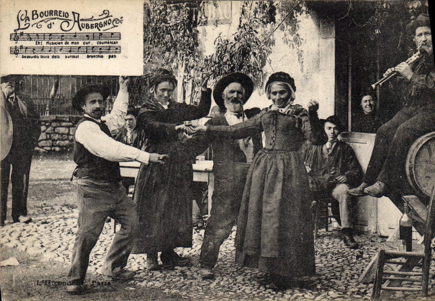 CPA Folklore Auvergne La Bourree