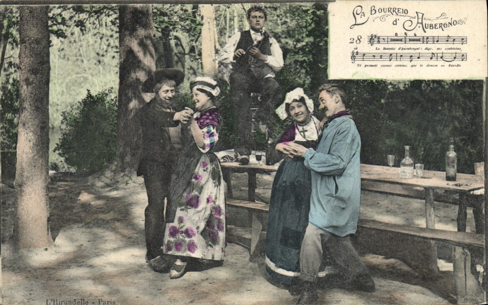 CPA Folklore La Bourree d'Auvergne 